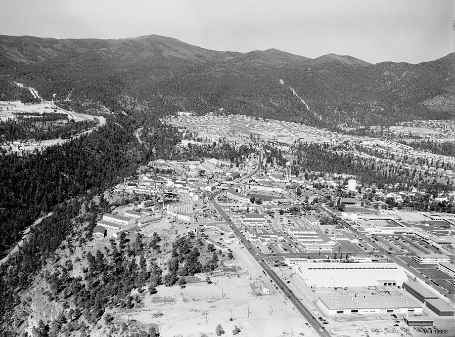 Los Alamos, 1950 Photograph by Science Source