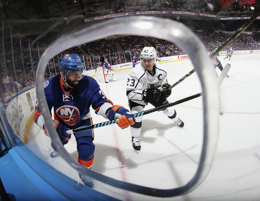 Los Angeles Kings V New York Islanders Photograph by Bruce Bennett