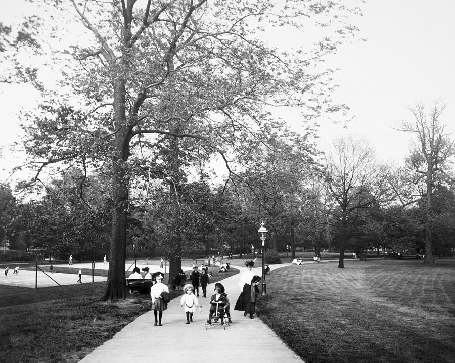 Louisville Central Park Photograph by Granger