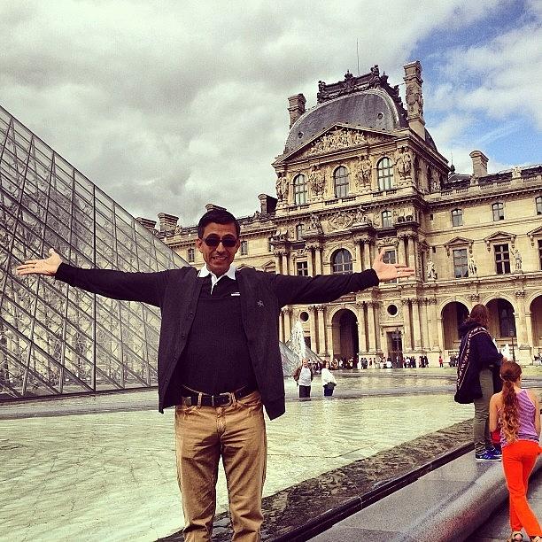 Happy Photograph - Louvre Enter Wow #france #happy by Hector Santos