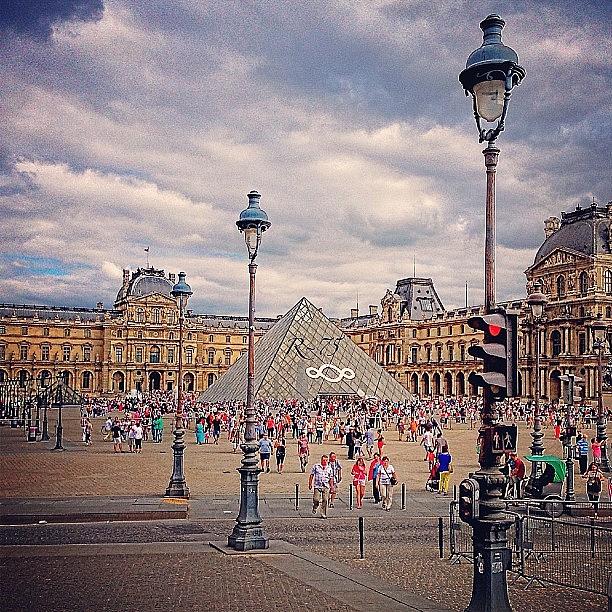 Louvre, Paris 11/8/2013
مقتنيات Photograph by Radiah Alturkomani