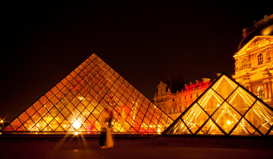Lovers and the Louvre Photograph by Anthony Doudt