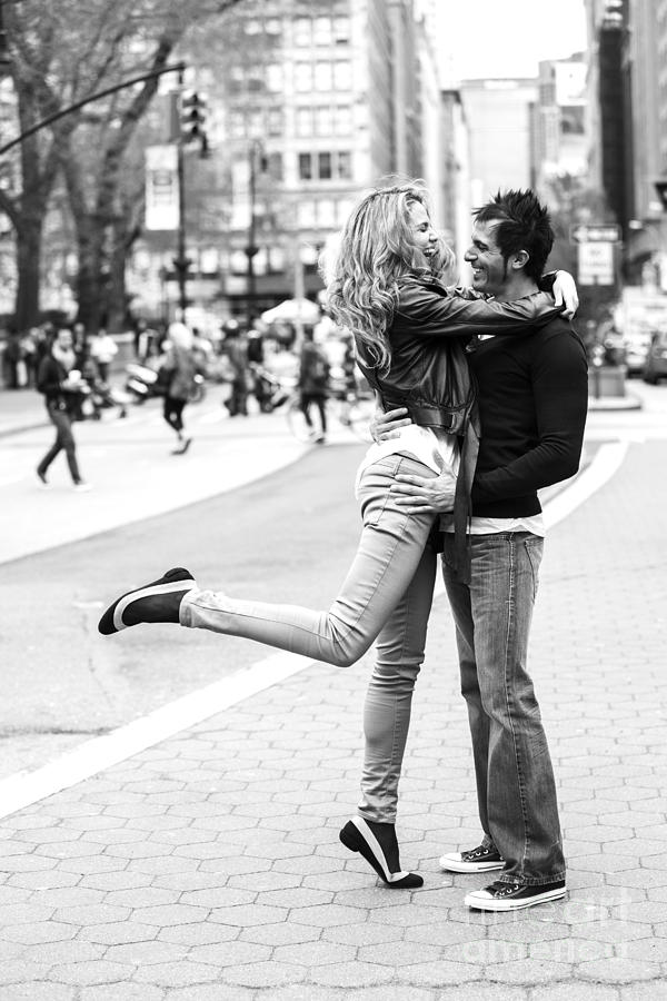 Lovers in the City Photograph by Diane Diederich