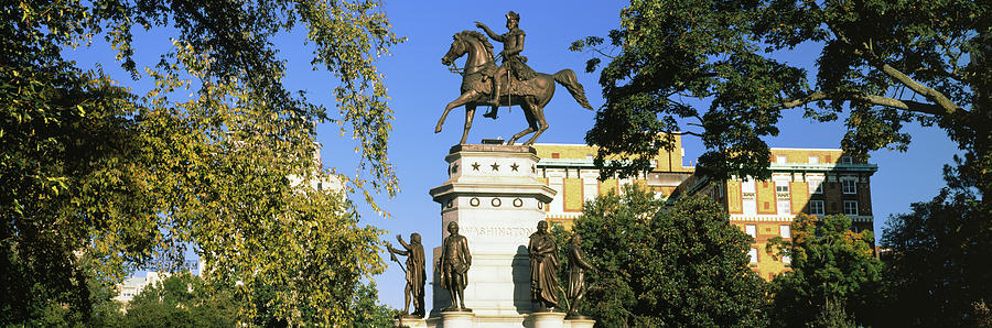 George Washington Photograph - Low Angle View Of A Equestrian Statue by Panoramic Images