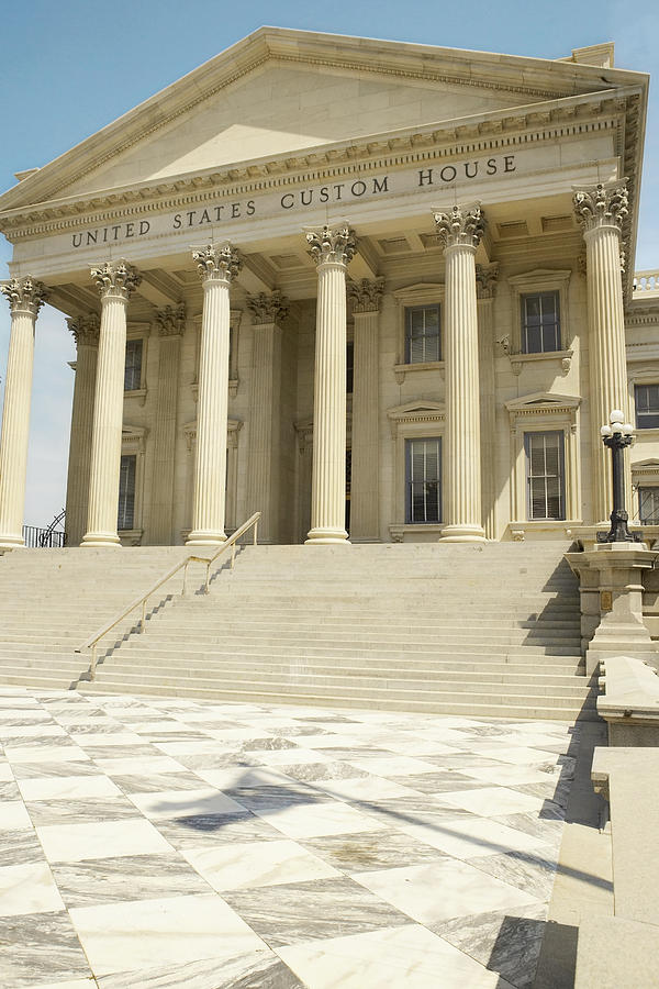 Low angle view of a government building, U.S. Customs House, Charleston, South Carolina, USA Photograph by Glowimages
