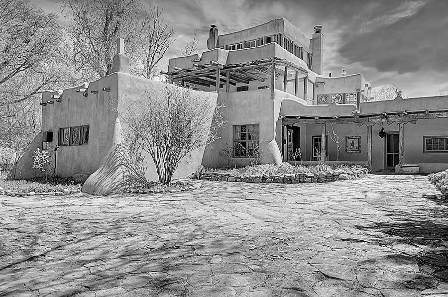 Mabel Dodge Luhan house in b-w Photograph by Charles Muhle