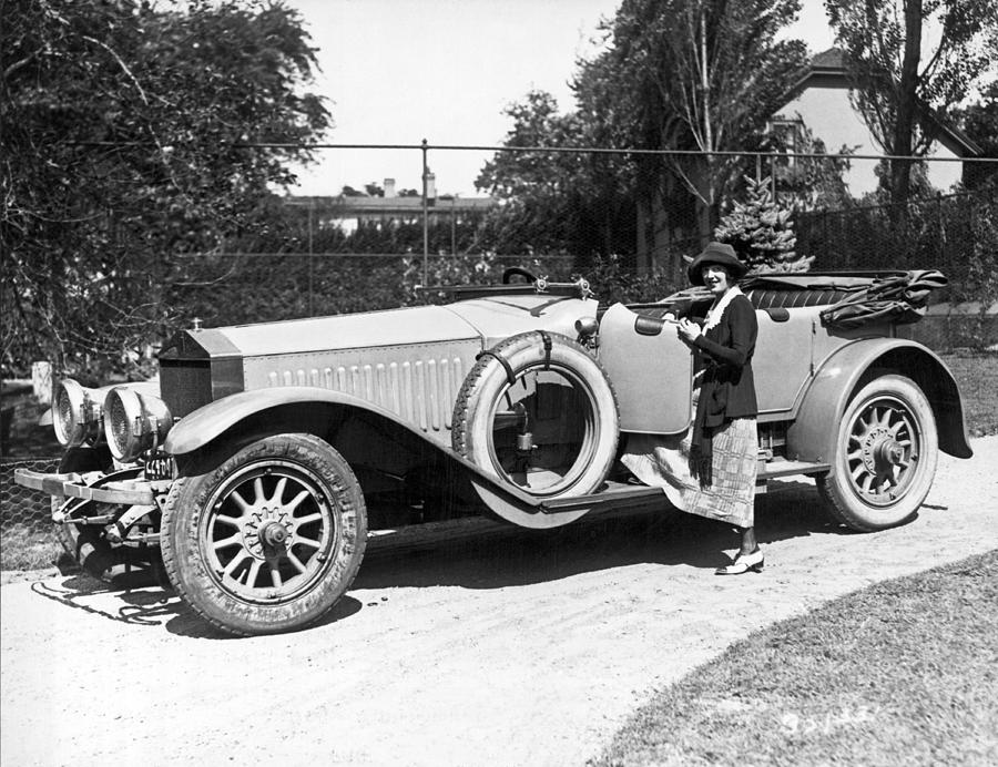 Mabel Normand In A Rolls Royce Photograph by Underwood Archives
