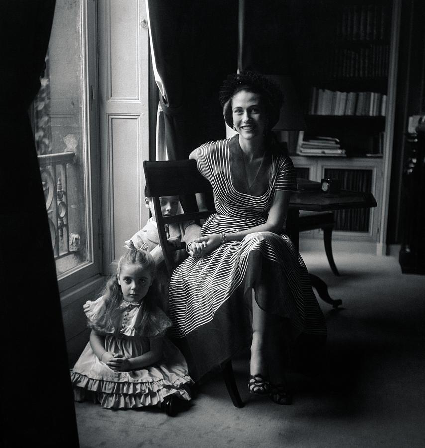 Madame Marcel Rochas With Her Children Photograph by Richard Rutledge