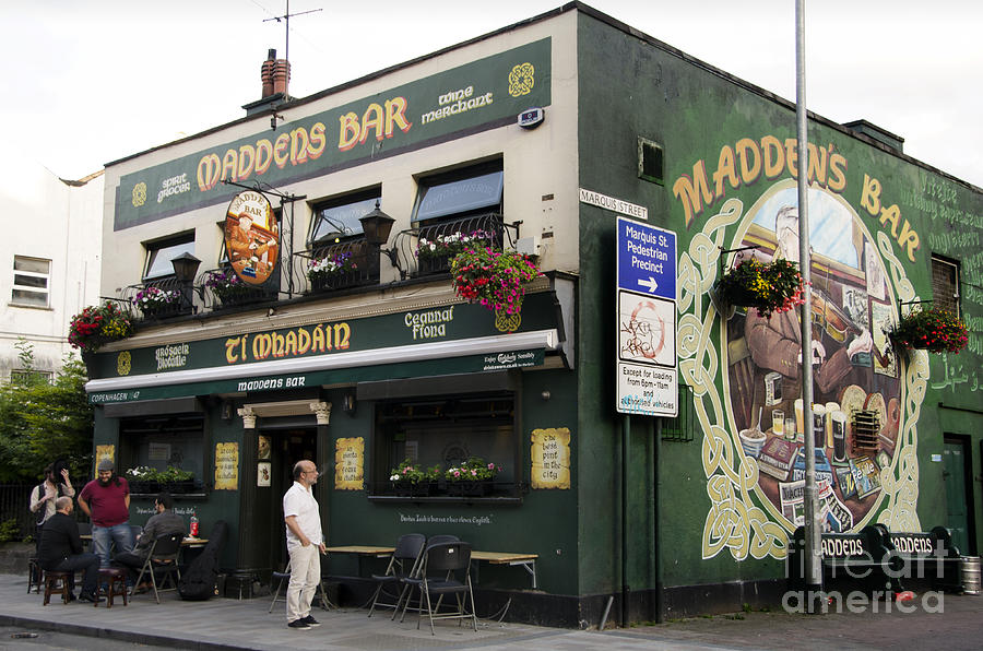 Maddens Bar in Belfast Photograph by RicardMN Photography