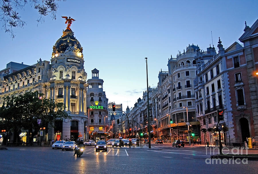 Madrid - Spain - La Gran Via - Edificio Metropolis Photograph by Carlos Alkmin
