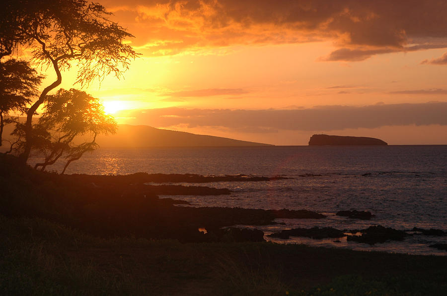 Makena Sunset Maui Photograph by Kimo Fernandez