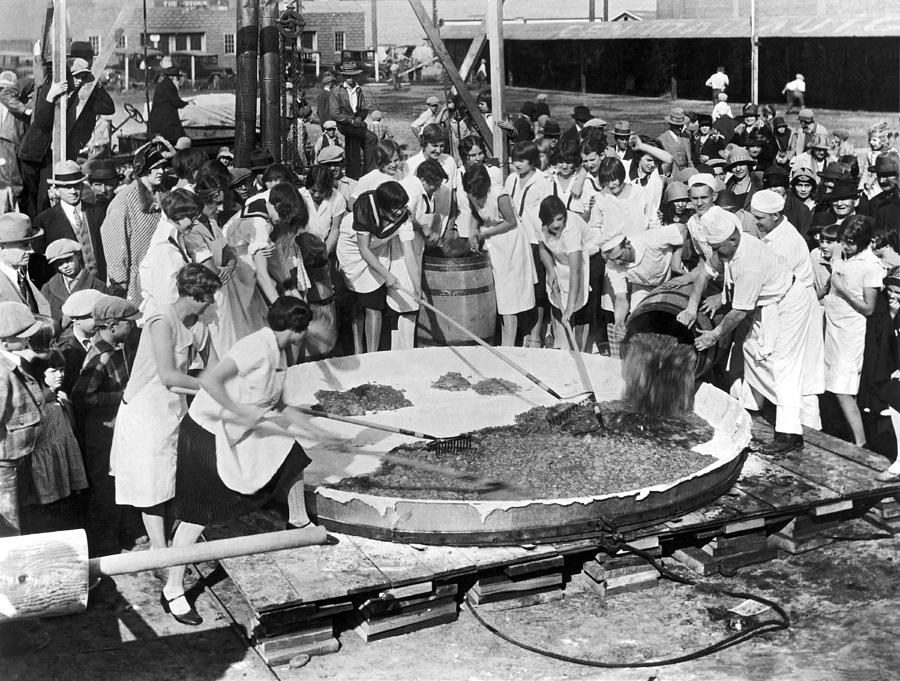 making-the-world-s-largest-apple-pie-photograph-by-fine-art-america