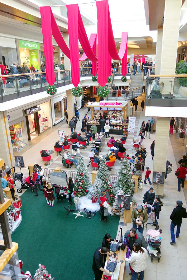 Mall Before Christmas Photograph by Valentino Visentini