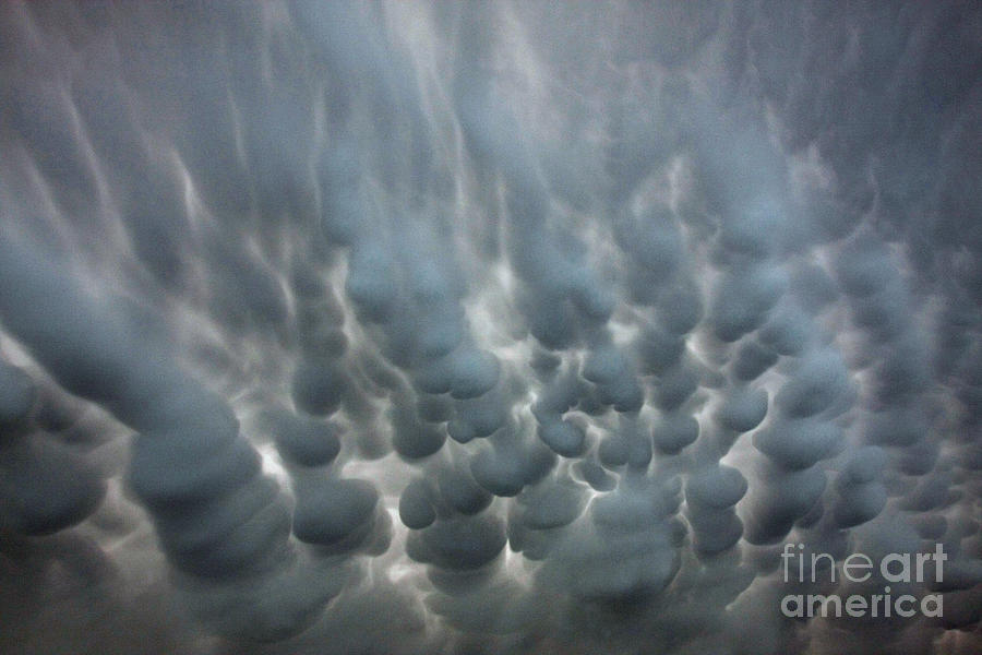 Cloud Photograph - Mammatus Clouds by Tom Fleming