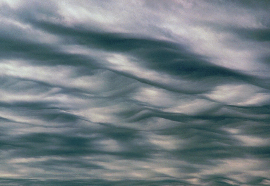 Mammatus Turbulence Under A Cumulonimbus Cloud Photograph by Pekka Parviainen/science Photo Library