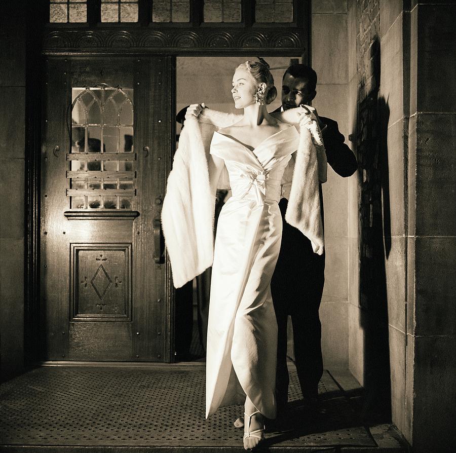 Man Helping A Woman With Her Stole Photograph by Horst P. Horst