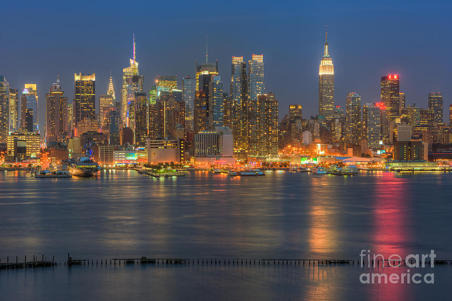 Manhattan Twilight II Photograph by Clarence Holmes