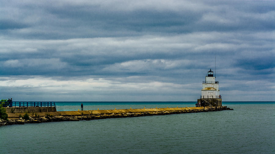 Lake Michigan Photograph - Manitowoc Breakwater Lighthouse by Randy Scherkenbach
