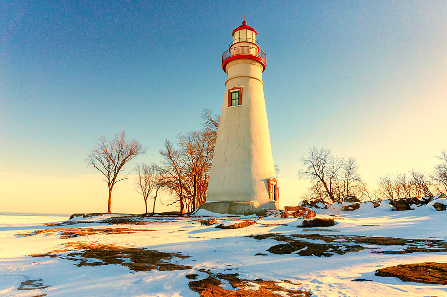 Marblehead Ohio Lighthouse Sun And Snow Photograph by Richard Kopchock