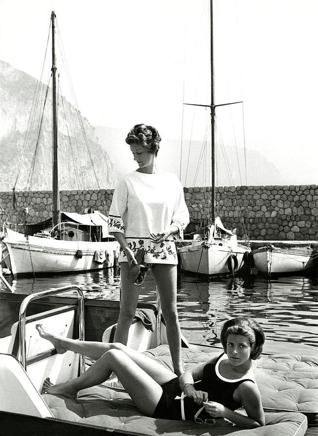Marella Agnelli And Princess Pignatelli On A Boat Photograph by Henry Clarke