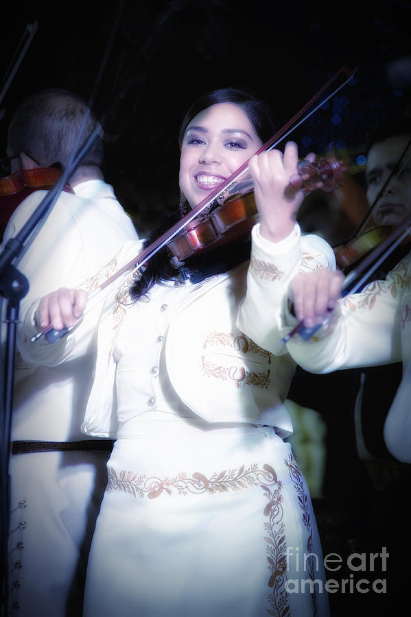 Mariachi Mujer Photograph by Barry Weiss