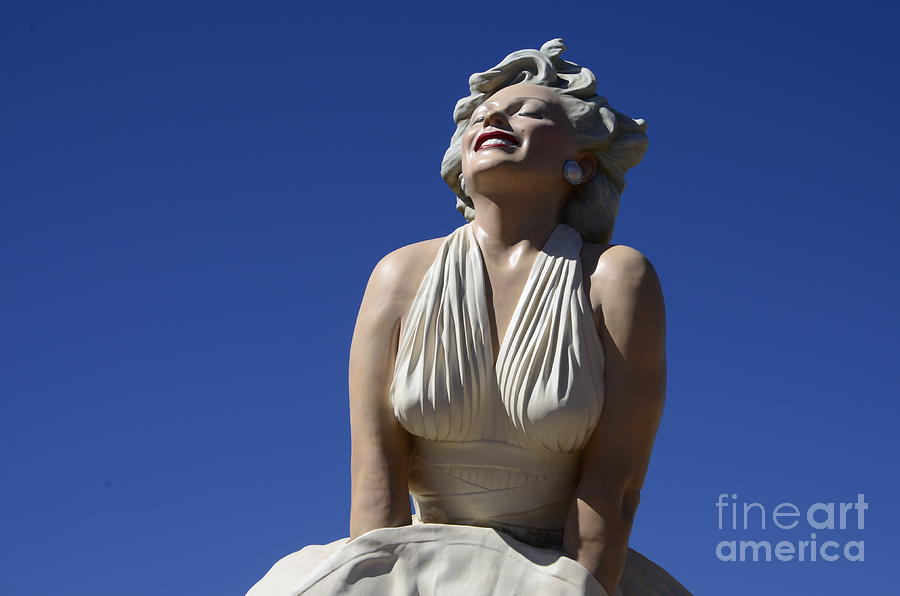 Marilyn Monroe Photograph - Marilyn Monroe Statue 2 by Bob Christopher