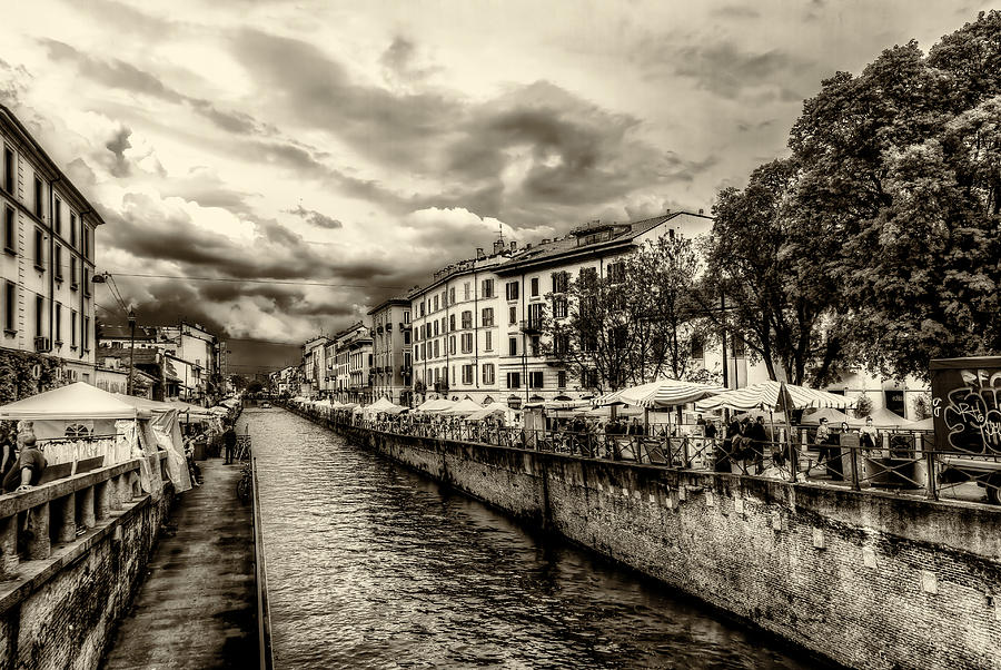 Market along the canal Photograph by Roberto Pagani