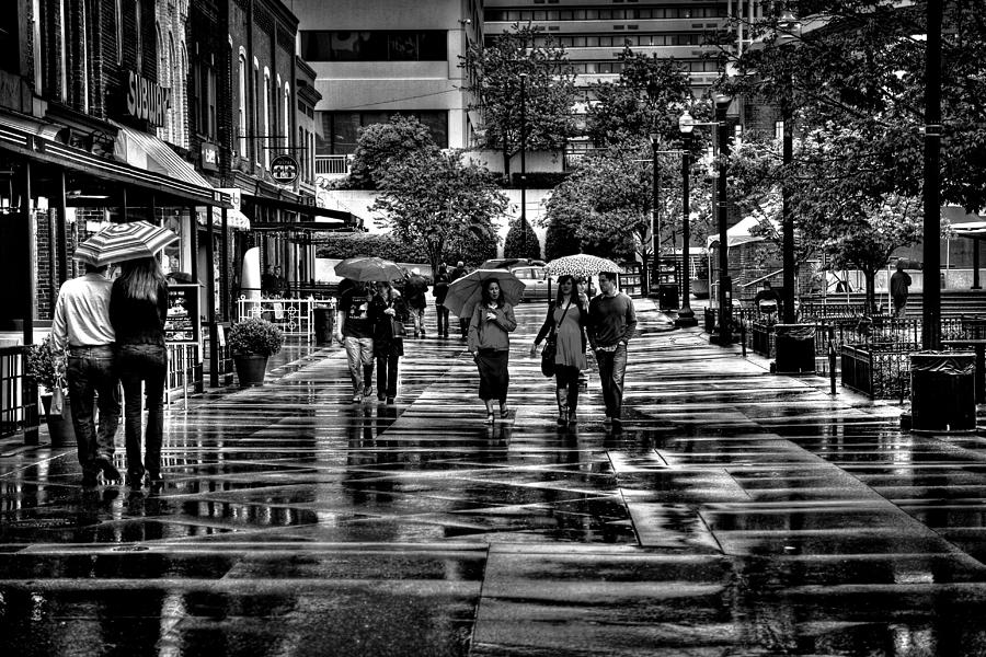 Market Square in the Rain - Knoxville Tennessee Photograph by David Patterson