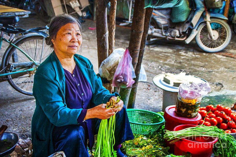 Market Woman Photograph by Roberta Bragan | Fine Art America