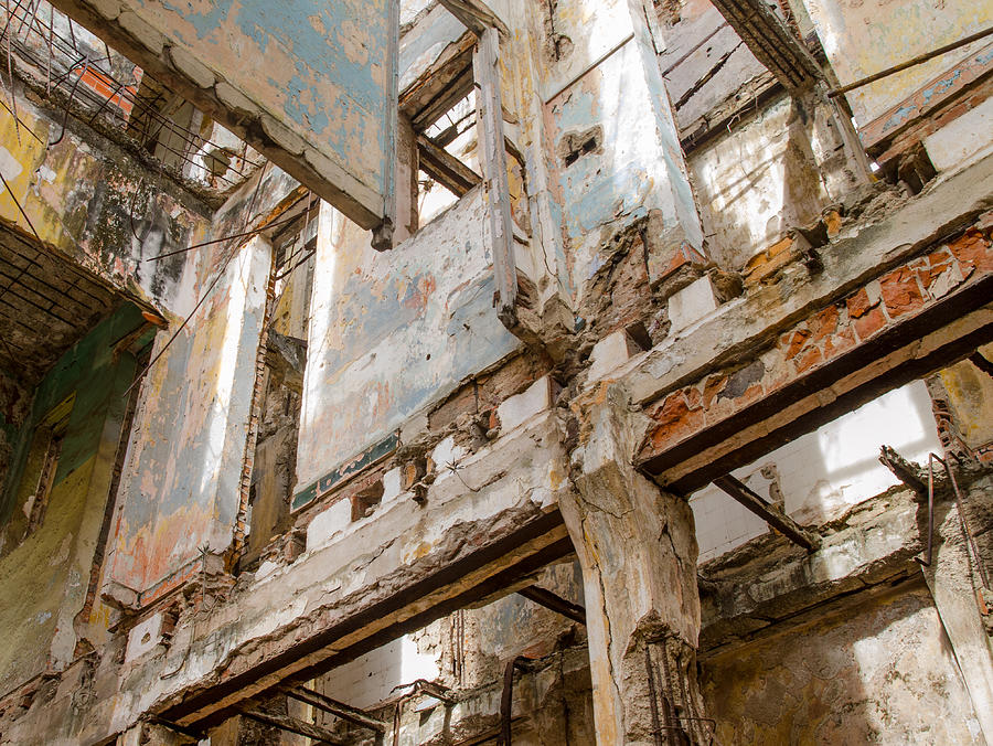 Massively Fragile Building in Havana Cuba Photograph by Rob Huntley
