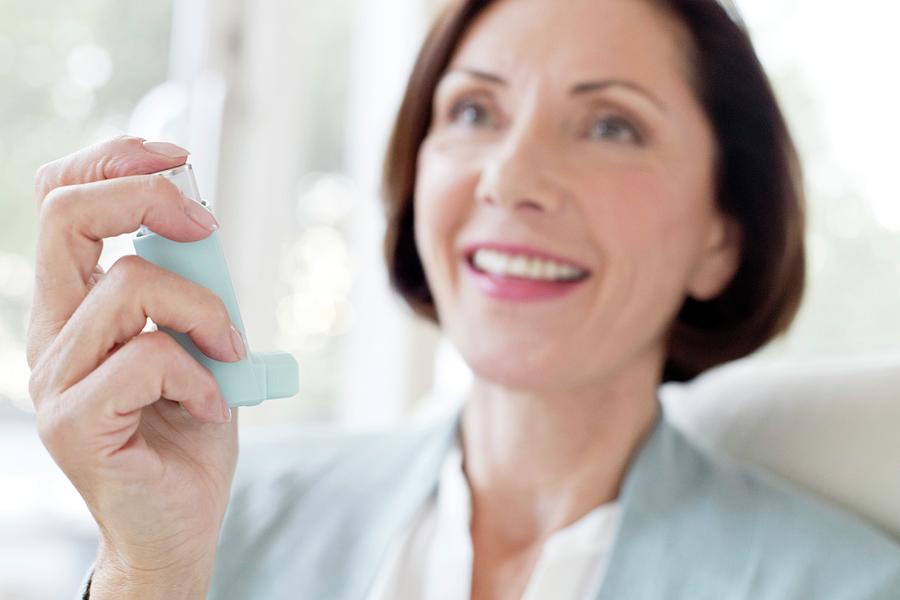 Mature Woman Using Inhaler Photograph by Science Photo Library - Fine ...