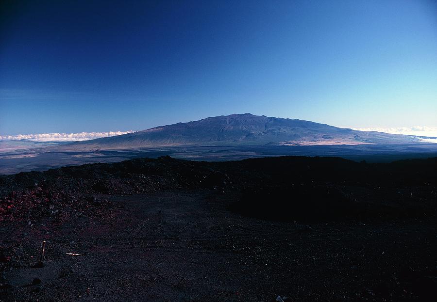 Mauna Kea Volcano Photograph by Dr. Ian Robson/science Photo Library