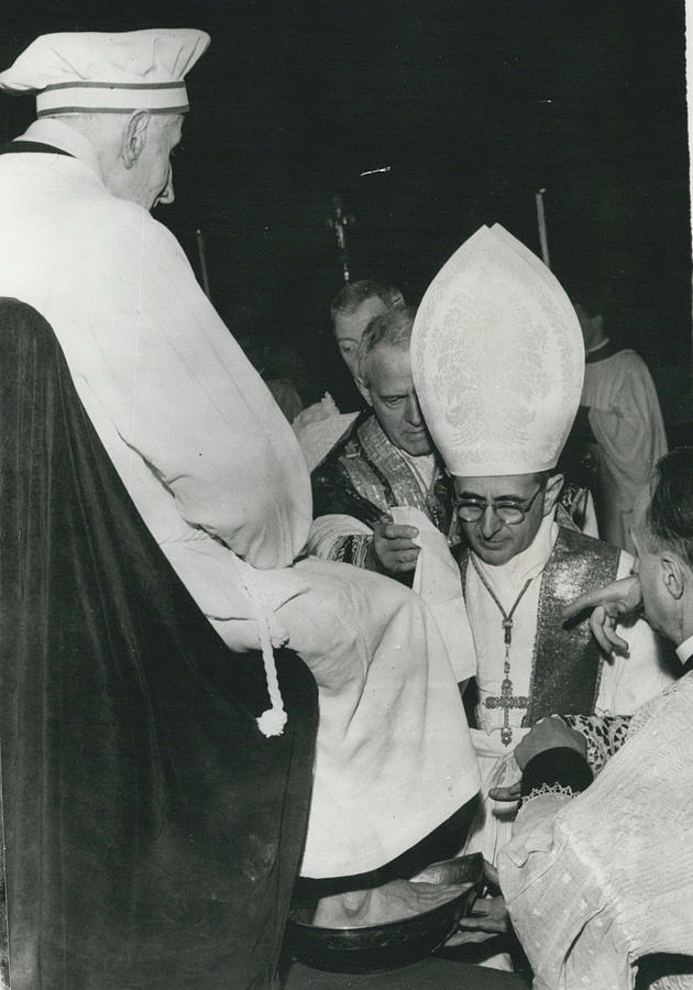 Maundy Thursday Washing Of The Feet Ceremony. Photograph by Retro ...