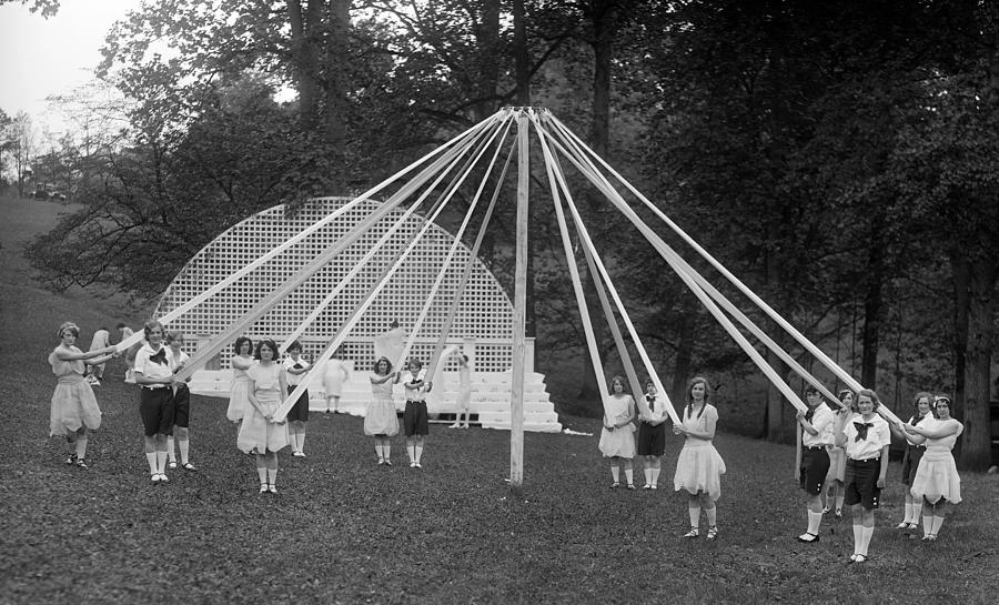 Maypole Dance Photograph by Granger - Fine Art America