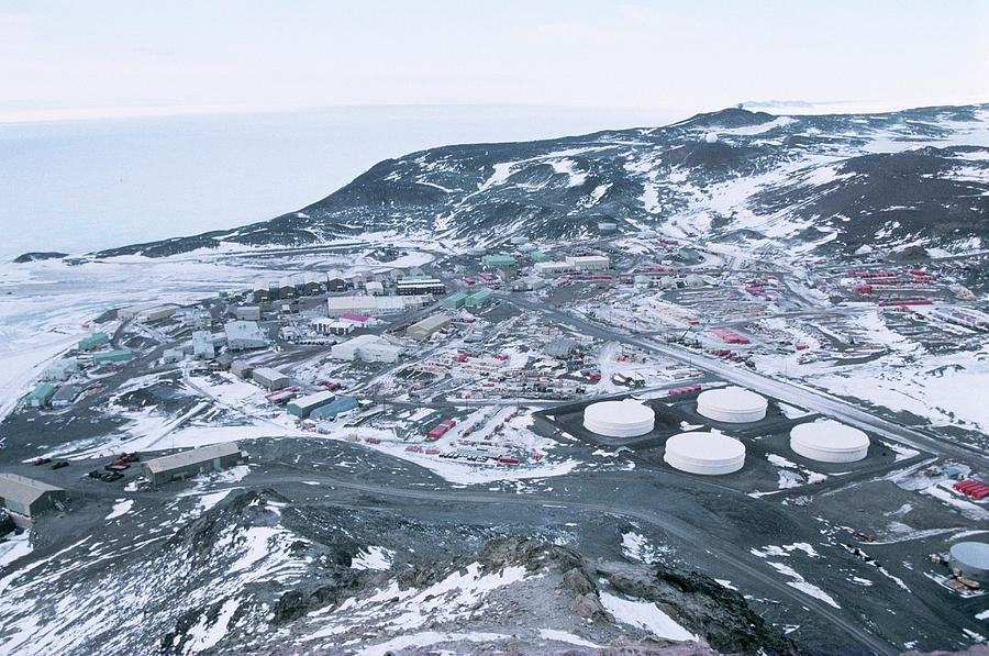 Mcmurdo Station Photograph by David Vaughan/science Photo Library