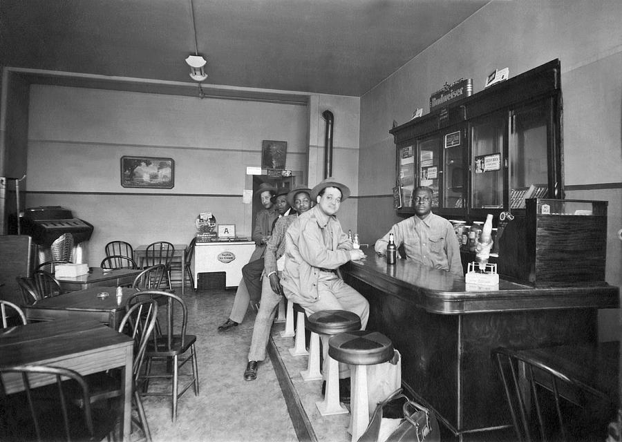 Men Sitting At A Bar Photograph by Underwood Archives - Fine Art America