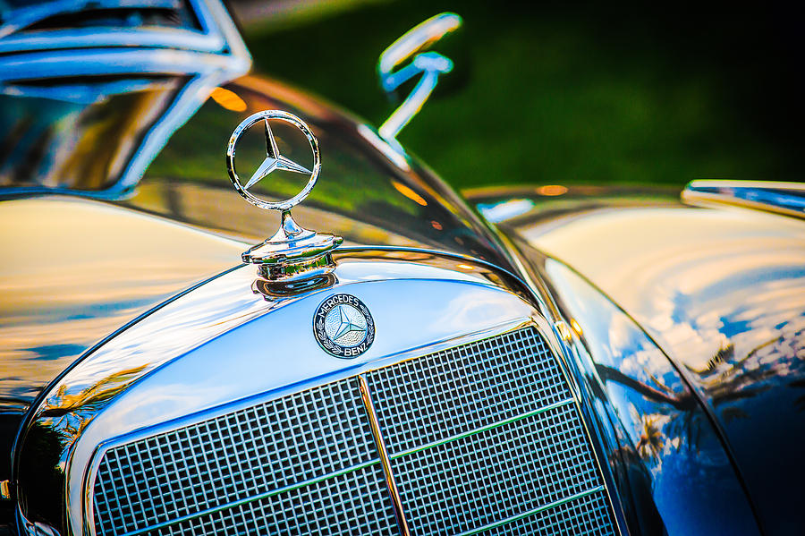Mercedes-Benz Hood Ornament - Emblem -1006c Photograph by Jill Reger