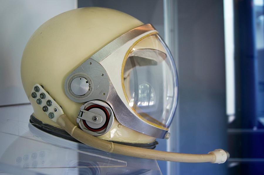 Mercury Spacesuit Helmet Photograph by Mark Williamson/science Photo Library