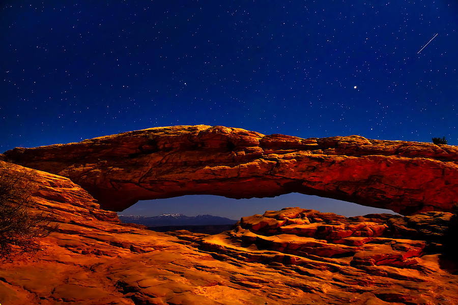 Mesa Arch Night Sky With Shooting Star Photograph by Greg Norrell