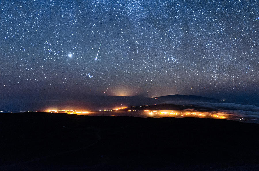 Meteor Over the Big Island Photograph by Jason Chu