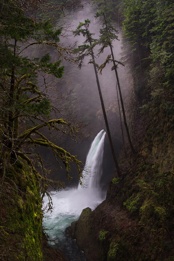 Mountain Photograph - Metlako Falls Oregon by Larry Marshall