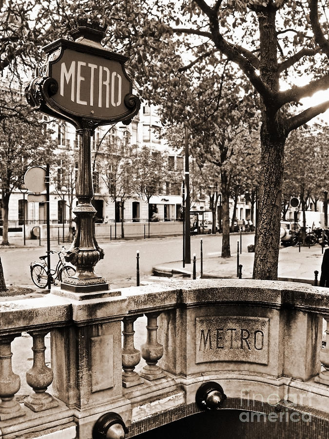 Metro Franklin Roosevelt - Paris - Vintage Sign and Streets Photograph by Carlos Alkmin