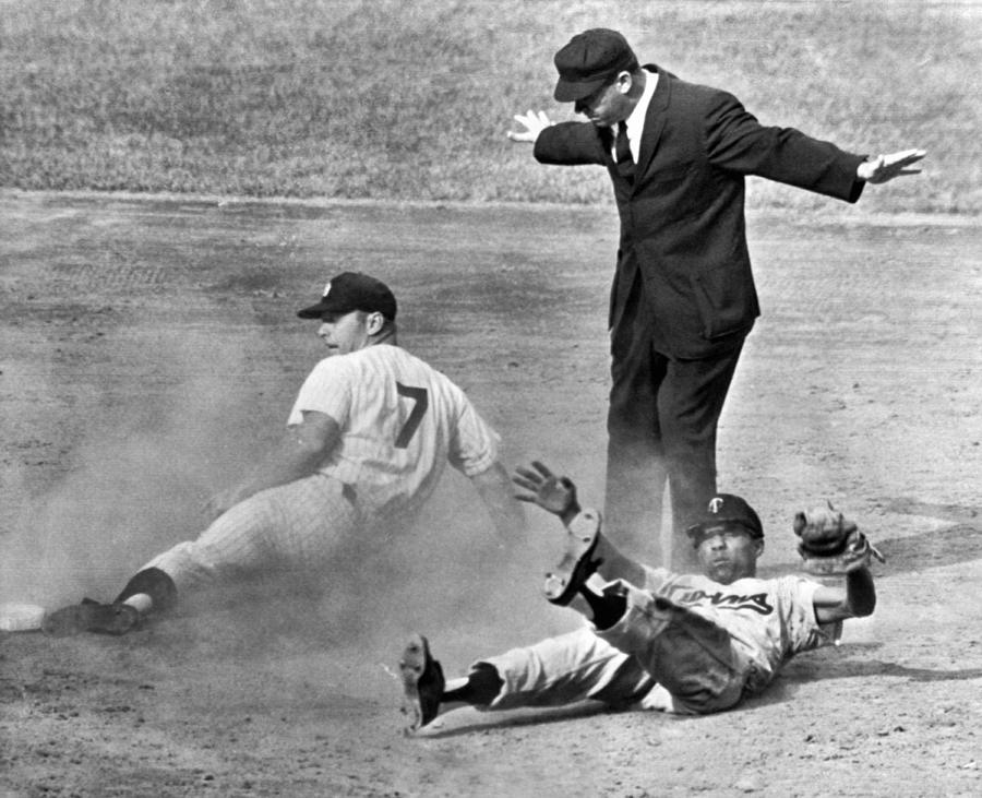 Mickey Mantle Photograph - Mickey Mantle Steals Second by Underwood Archives