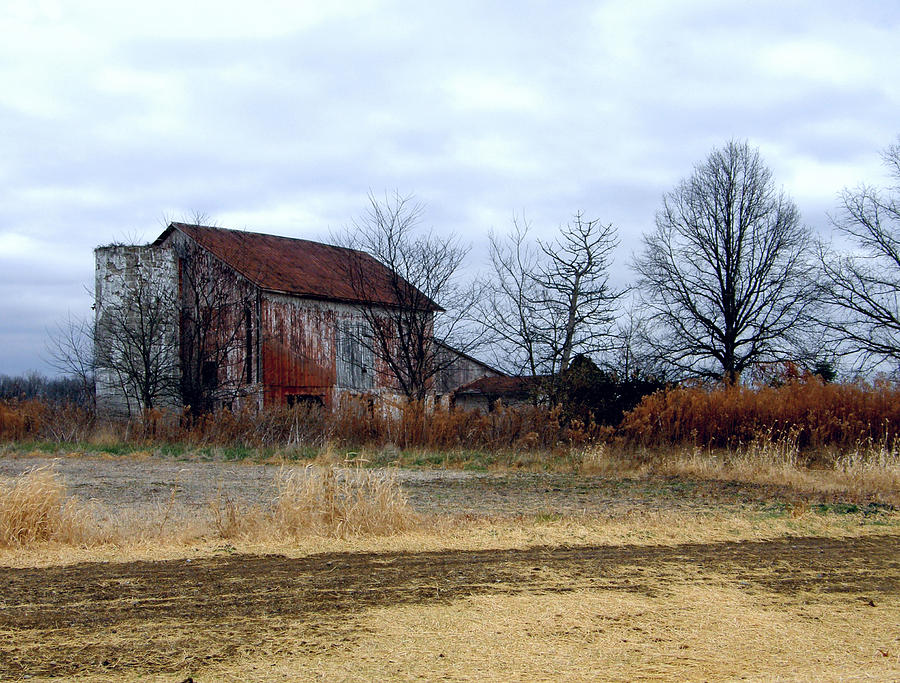 Midwest Barn on a cloudy day Photograph by Joanne Beebe - Fine Art America