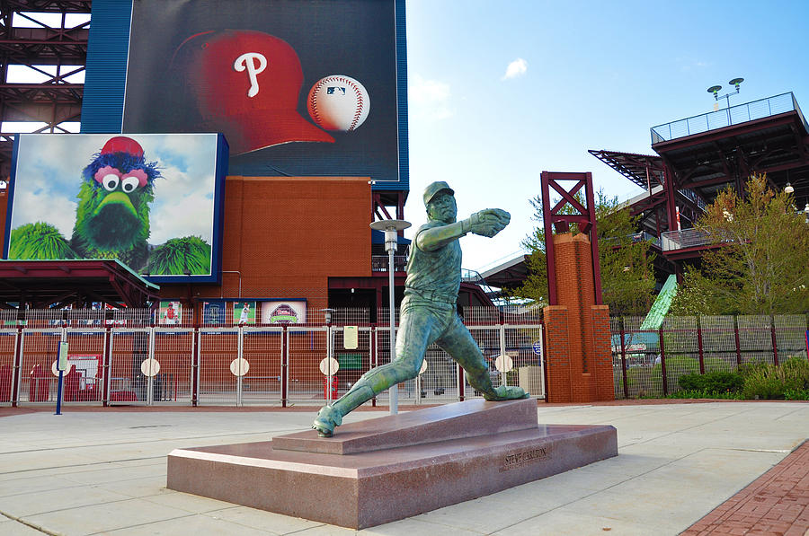 Citizen's Bank Park - Steve Carlton statue, The statue of S…