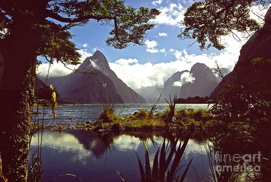 Milford Sound and Mitre Peak in New Zealand's Fiordland National Park ...