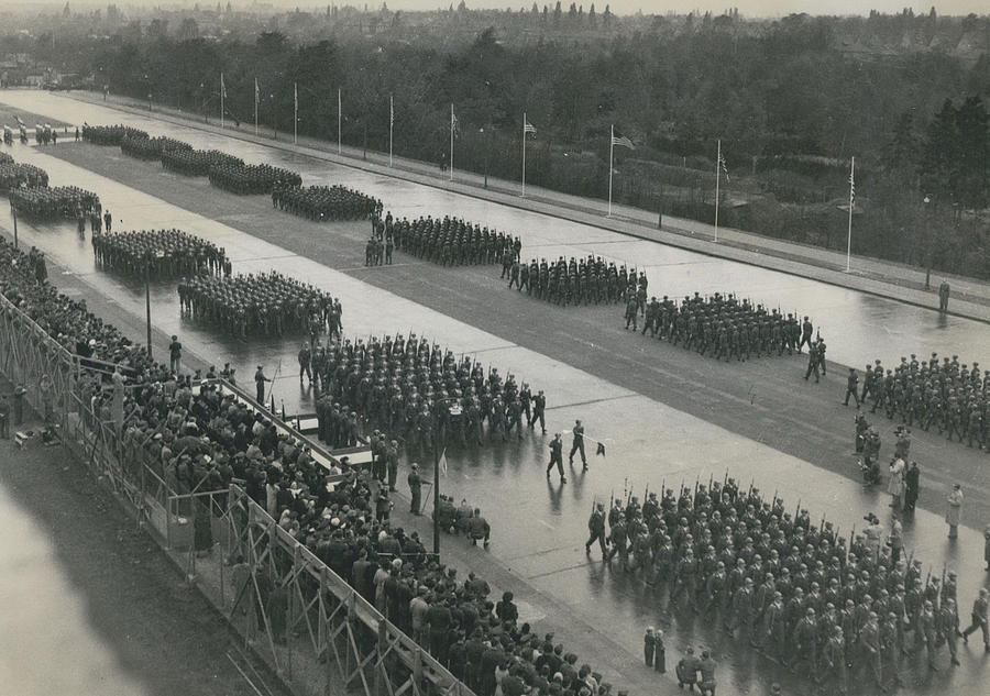 MILITARY PARADE IN BERLIN..... 15TH ANNIVERSARY OF THE 6th AMERICAN ...