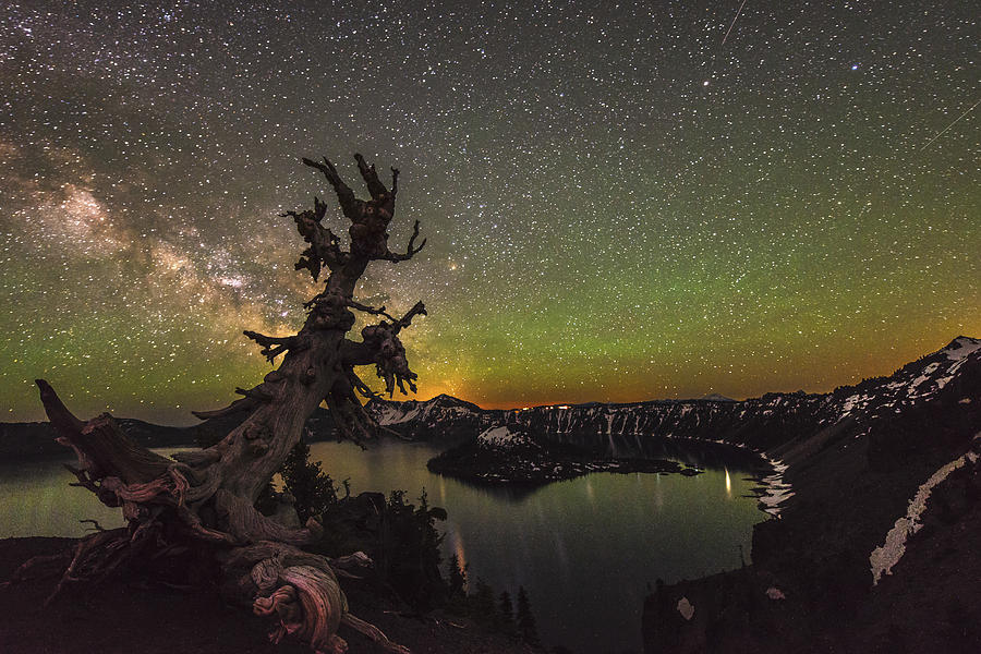 Milky way at Crater Lake Photograph by Hisao Mogi