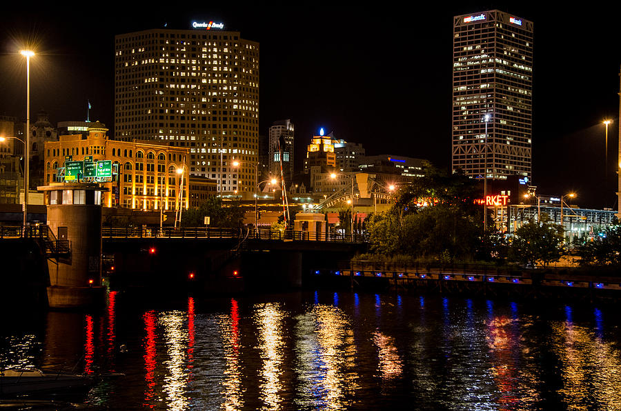Milwaukee River and Downtown Skyline Photograph by Susan McMenamin