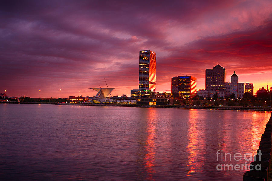 Milwaukee Photograph - Milwaukee Sunset by Andrew Slater